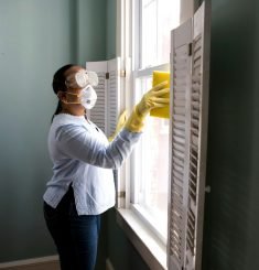 Limpieza Abella La Coruña woman in white long sleeve shirt and blue denim jeans standing beside white wooden framed glass